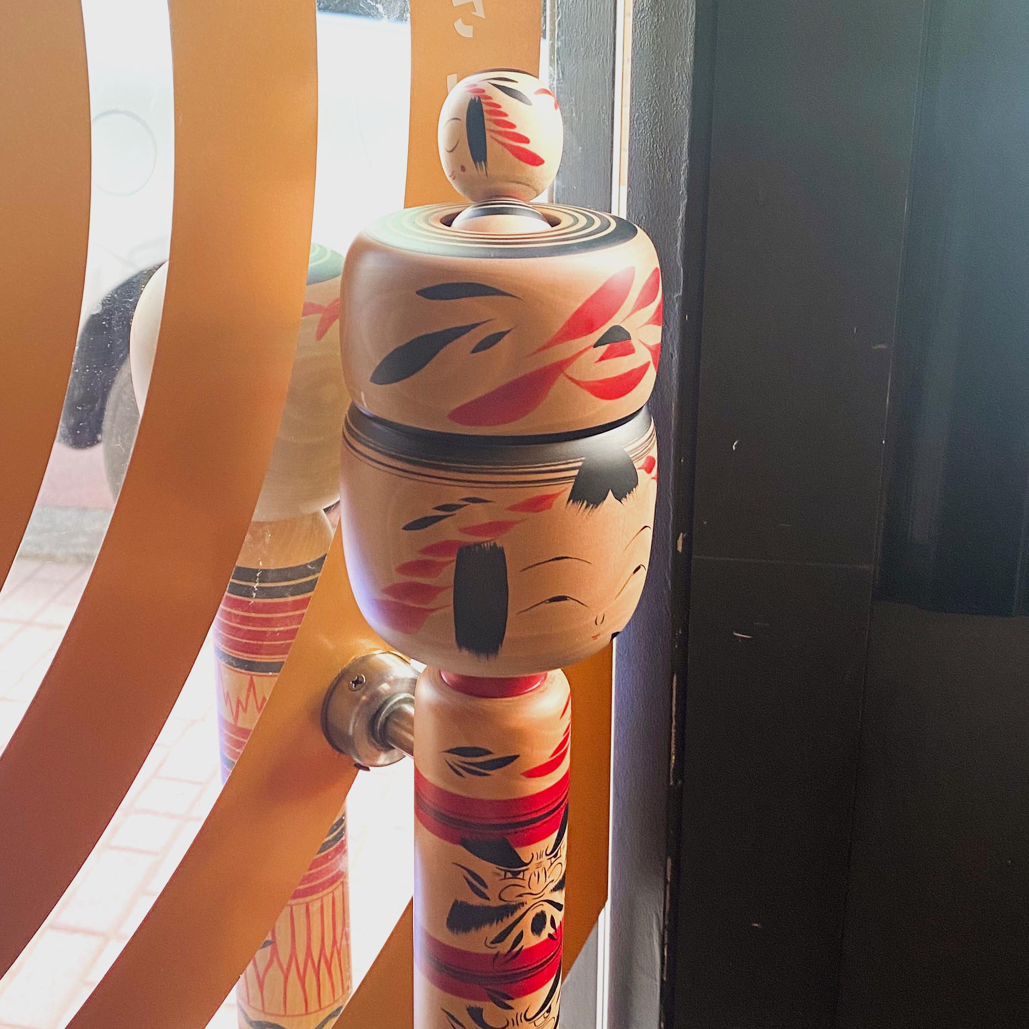 こけしをドアハンドルに